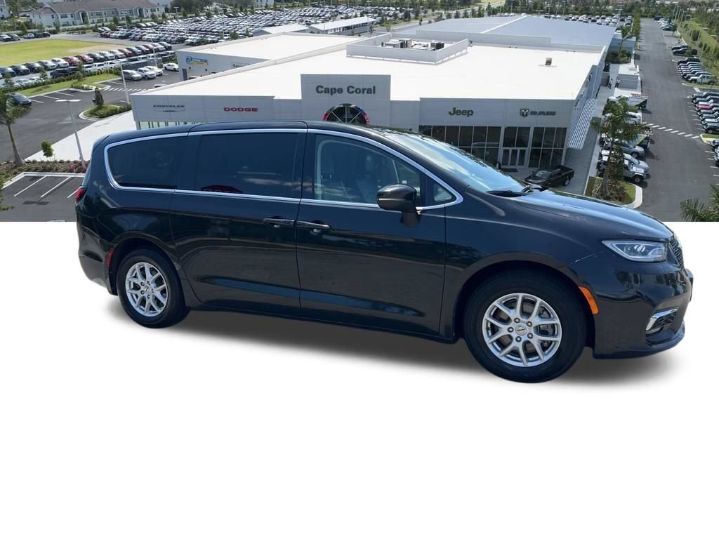 Certified 2023 Chrysler Pacifica Touring-L FWD image 12