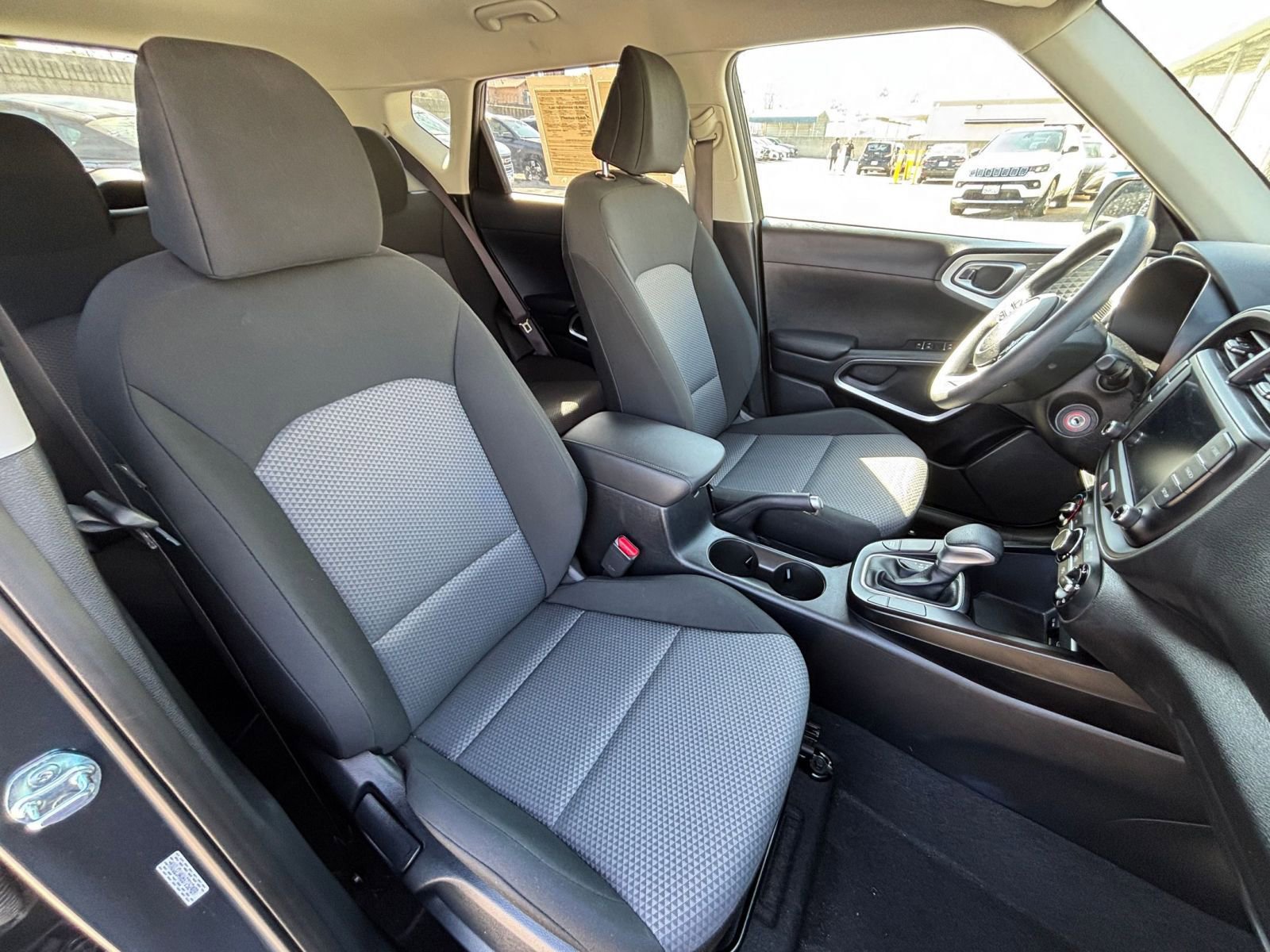 Used 2025 Kia Soul LX w/ LX Technology Package image 37