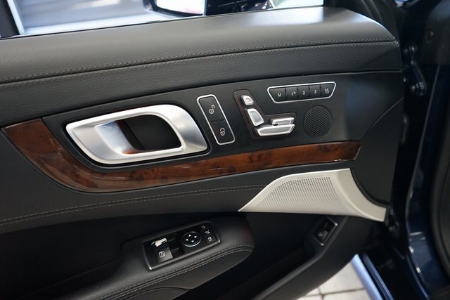 Used 2015 Mercedes-Benz SL 550 image 28