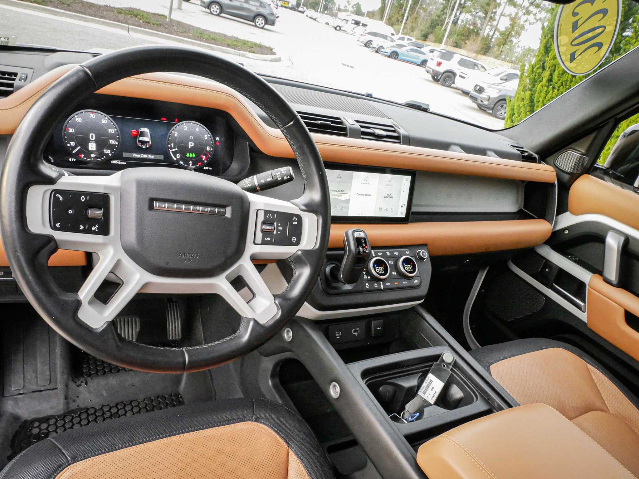 Used 2023 Land Rover Defender 90 X-Dynamic SE AWD/4WD image 29
