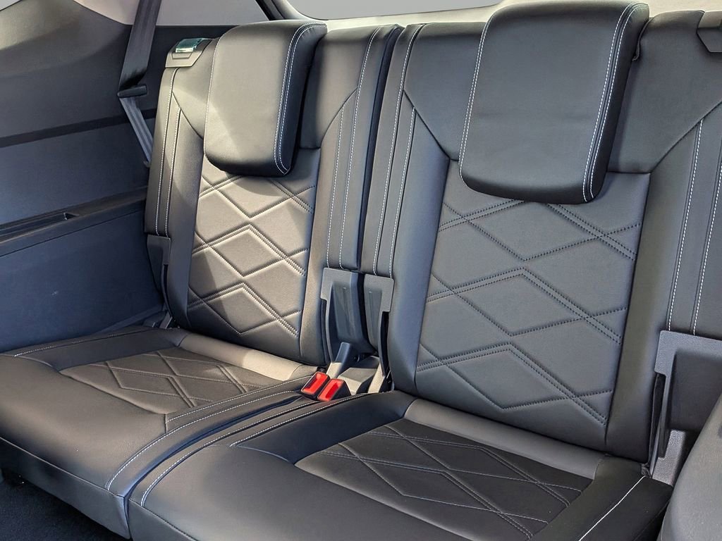 Used 2025 Volkswagen Atlas SE image 15