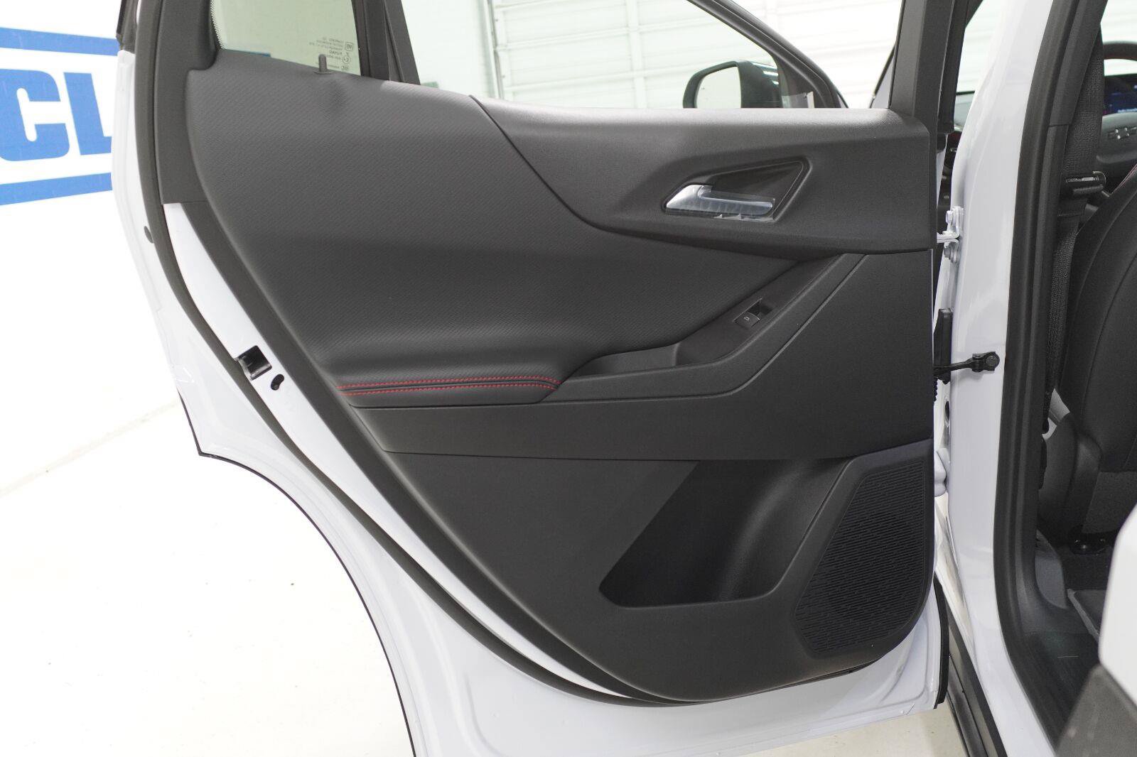 New 2027 Chevrolet Equinox RS w/ LPO, Floor Liner Package FWD image 29