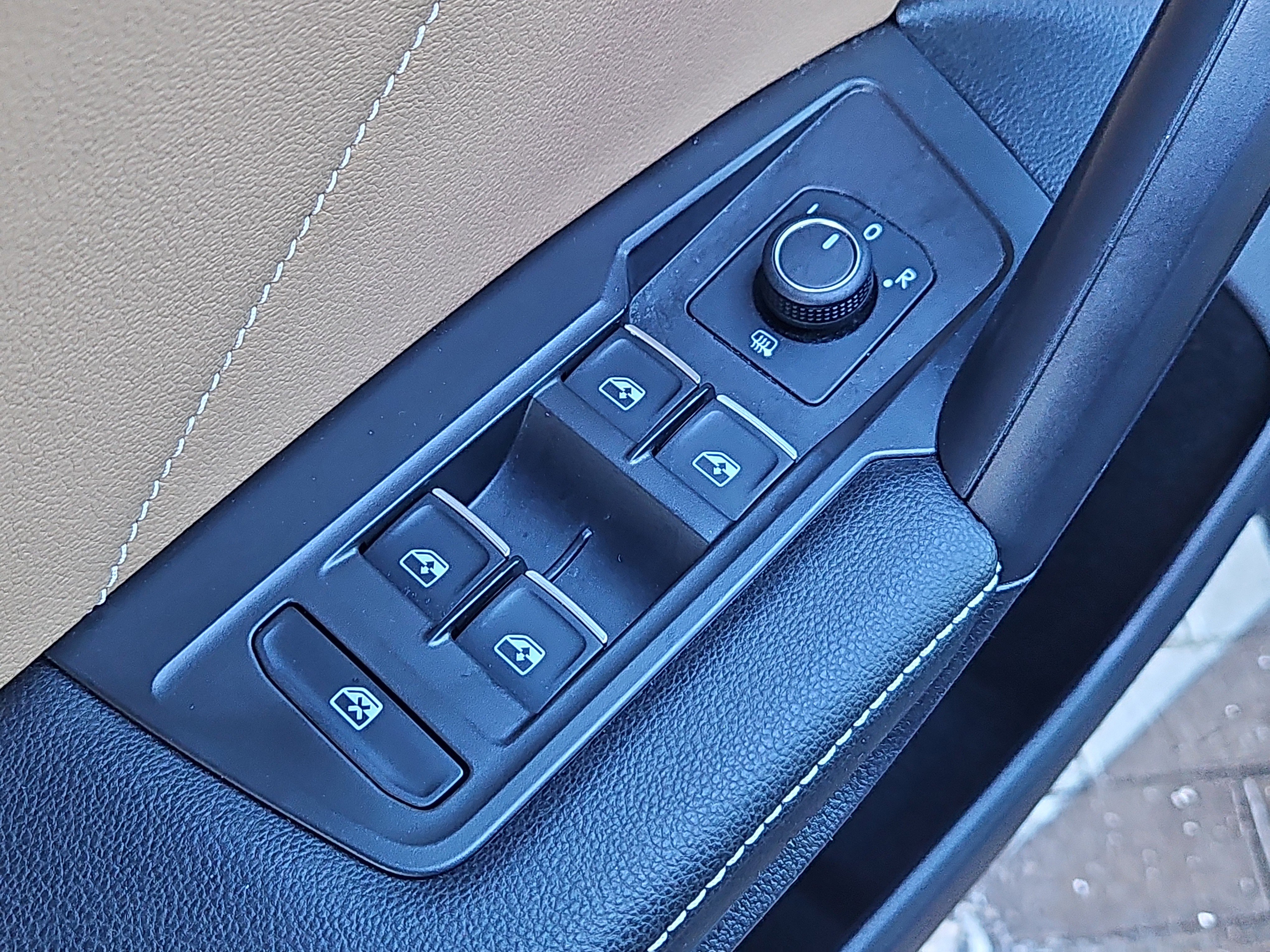 Certified 2022 Volkswagen Tiguan SE w/ Panoramic Sunroof Package image 19