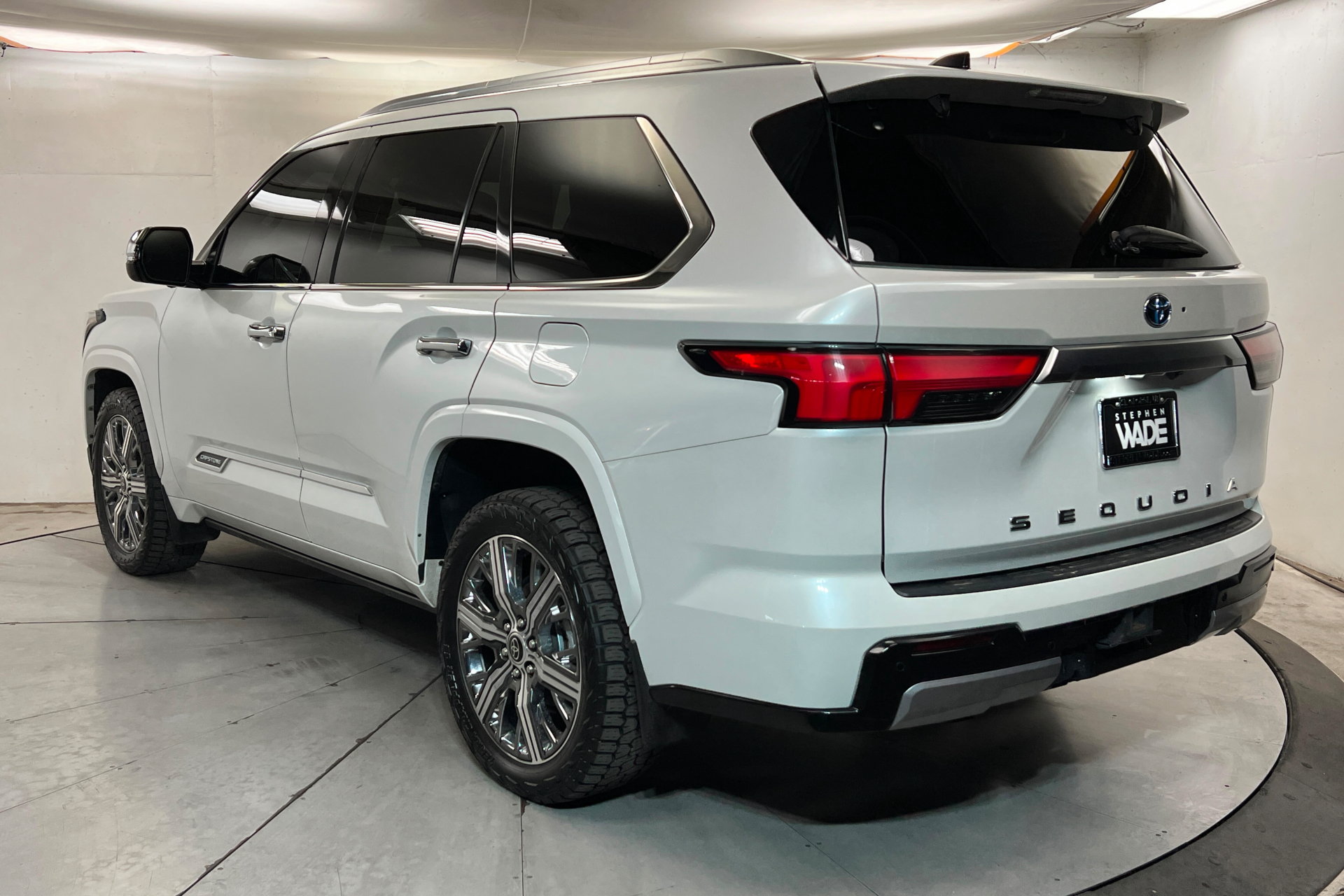 Used 2023 Toyota Sequoia Capstone AWD/4WD image 3