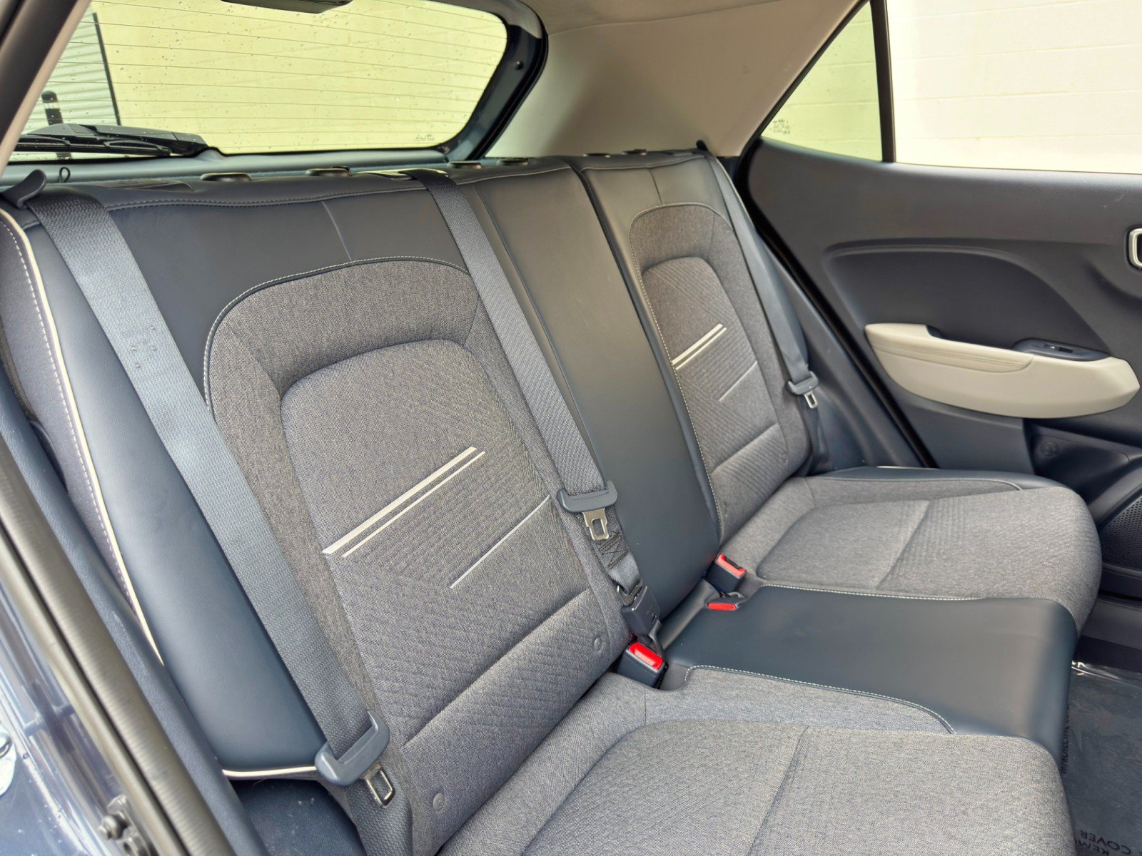 Used 2022 Hyundai Venue Limited FWD image 34