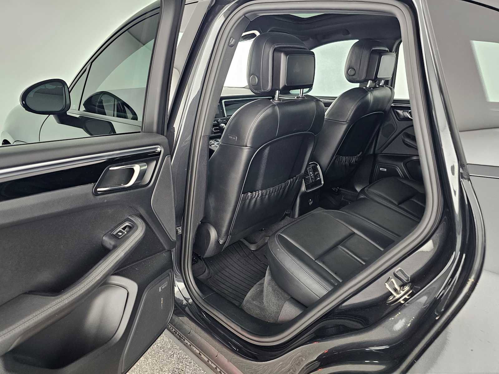 Used 2021 Porsche Macan image 15