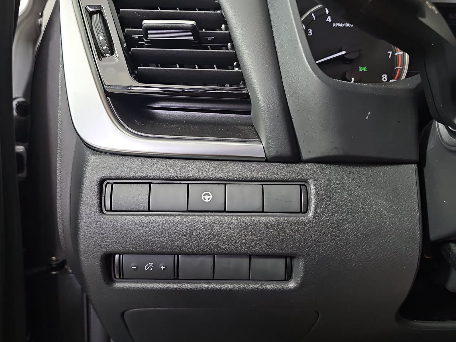 Used 2023 Nissan Rogue SV FWD image 24