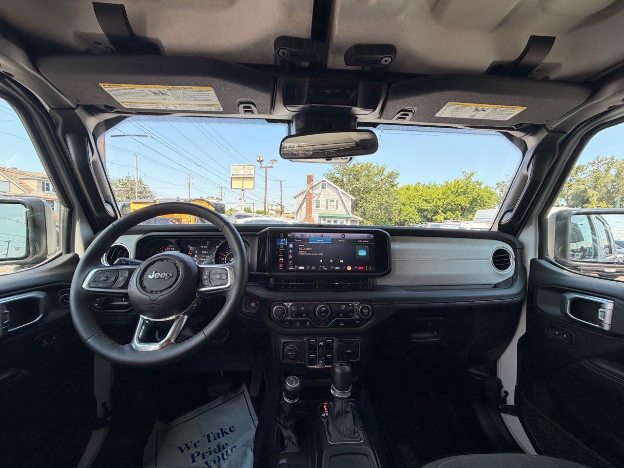 Used 2025 Jeep Wrangler Unlimited Sahara AWD/4WD image 12