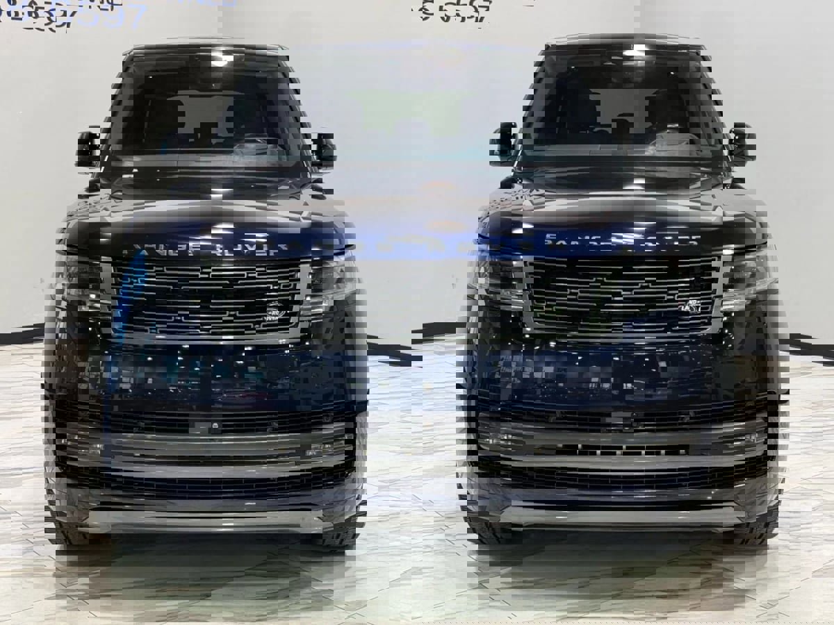 Used 2023 Land Rover Range Rover SE image 3