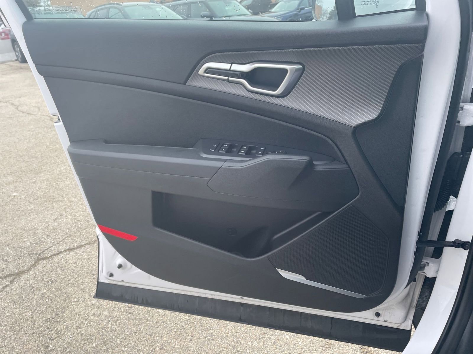 Used 2025 Kia Sportage LX image 18