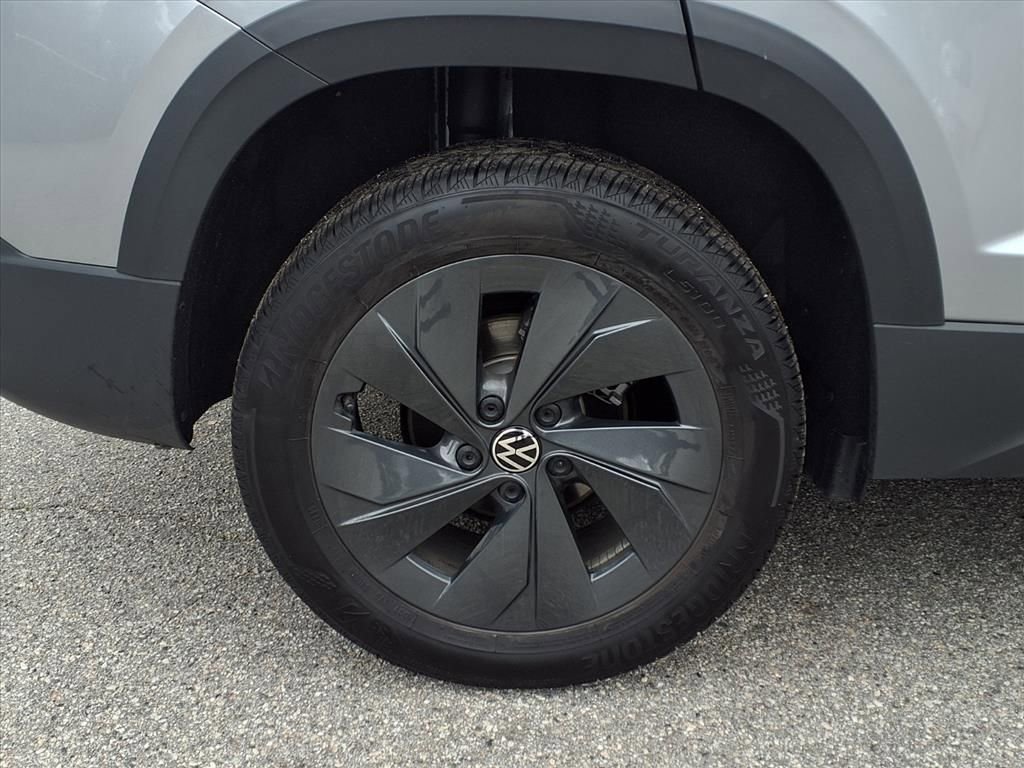 Certified 2025 Volkswagen Taos S image 5