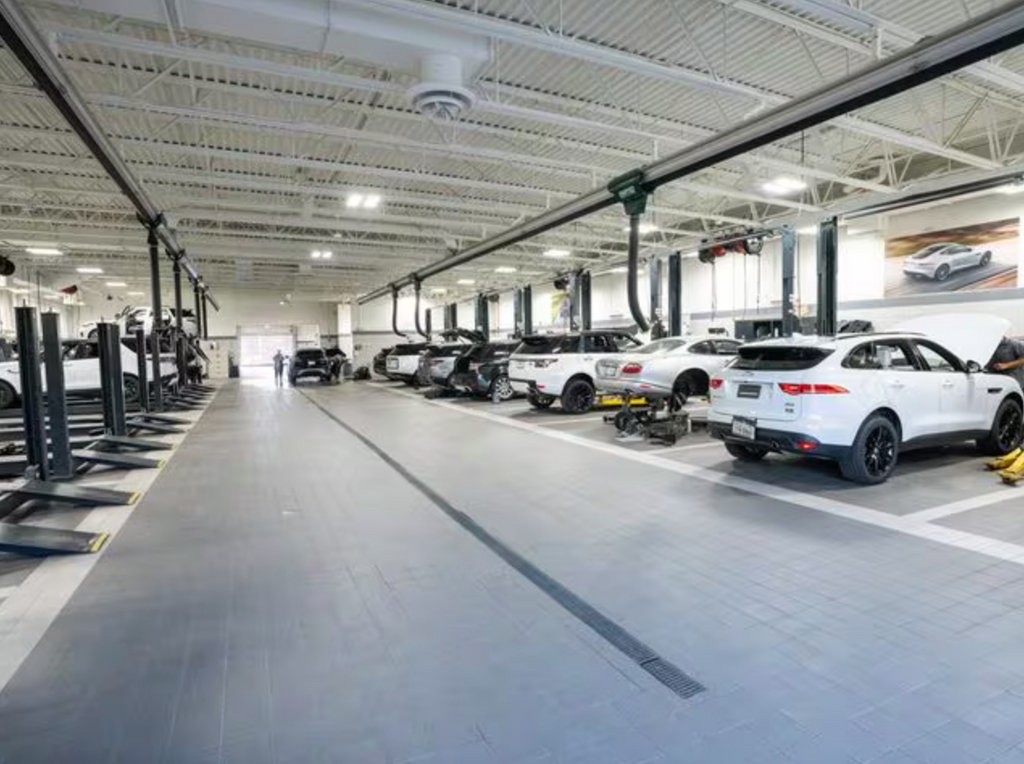 New 2026 Land Rover Range Rover Long Wheelbase SE AWD/4WD image 31