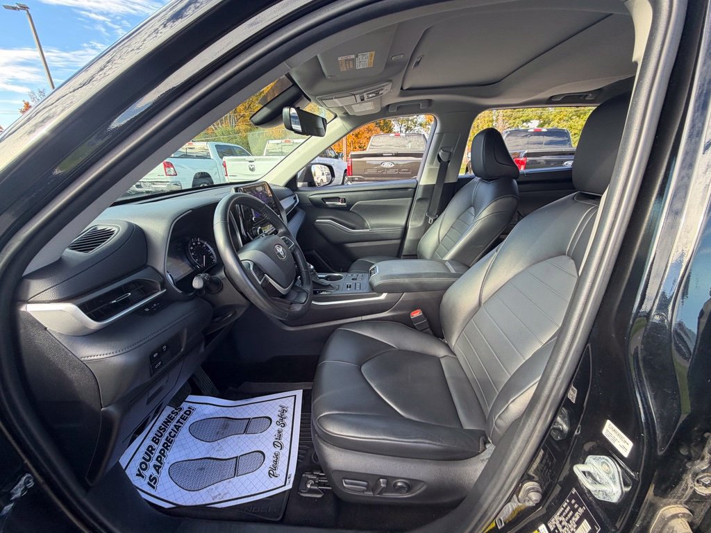Used 2023 Toyota Highlander XLE AWD/4WD image 10