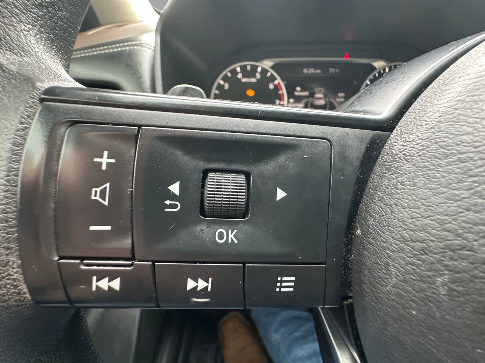 Used 2021 Nissan Rogue S FWD image 23