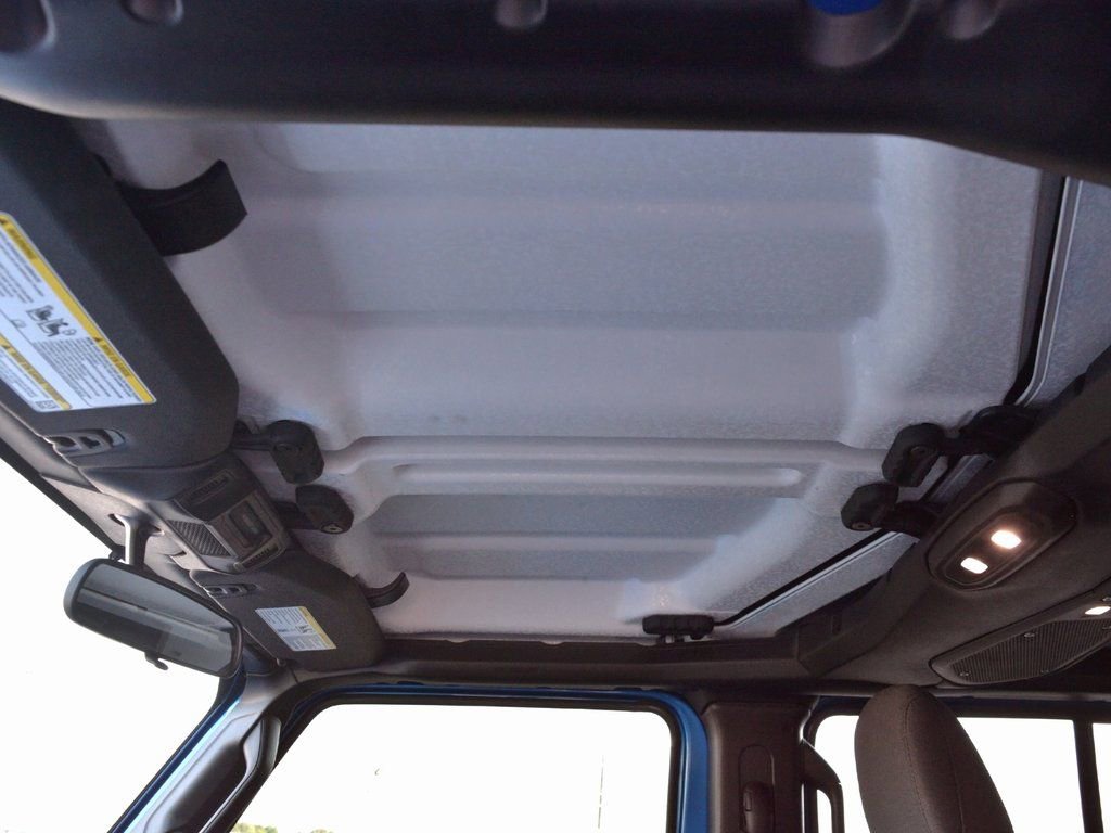 Used 2024 Jeep Gladiator Sport image 23