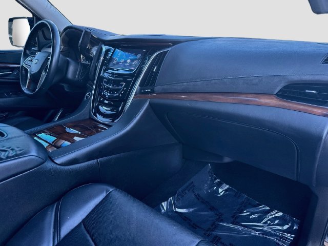Used 2017 Cadillac Escalade Luxury AWD/4WD image 37