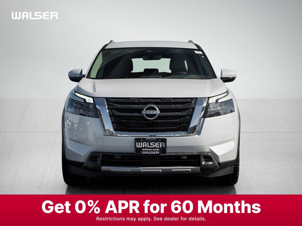 New 2025 Nissan Pathfinder SL image 2