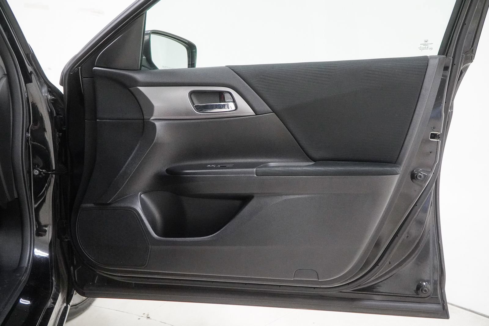 Used 2015 Honda Accord LX image 30