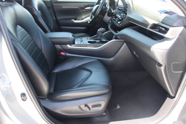 Used 2023 Toyota Highlander XLE FWD image 21