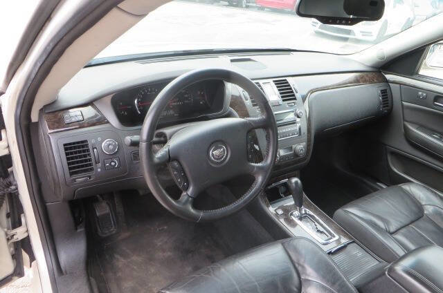 Used 2010 Cadillac DTS Luxury FWD image 13