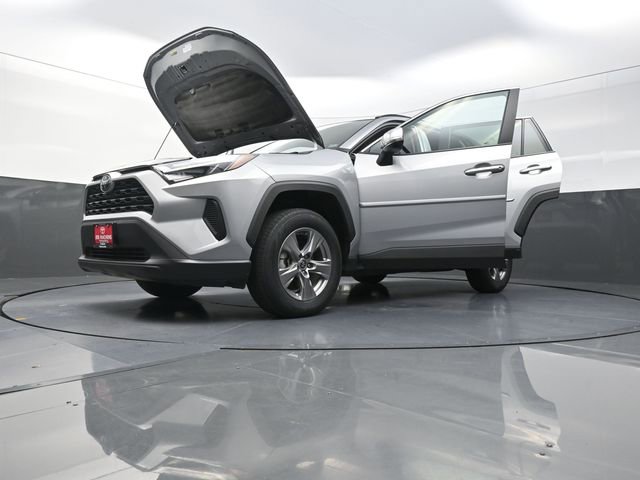 Used 2024 Toyota RAV4 XLE w/ Weather Package image 4