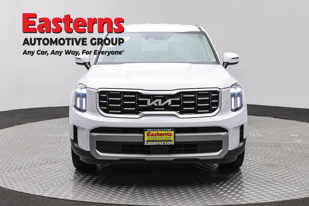 Used 2023 Kia Telluride S FWD image 2