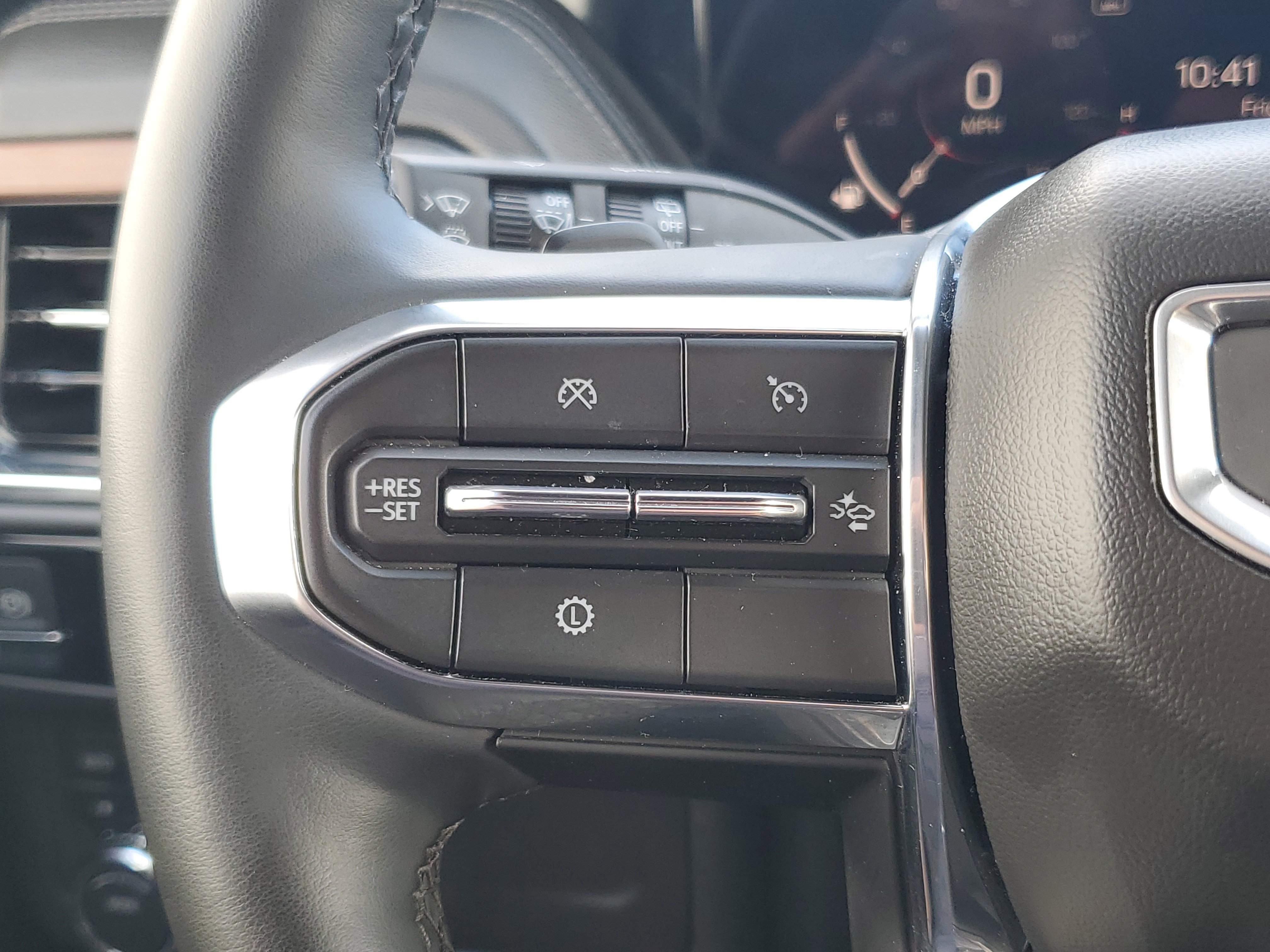 Used 2025 GMC Yukon XL Denali image 25