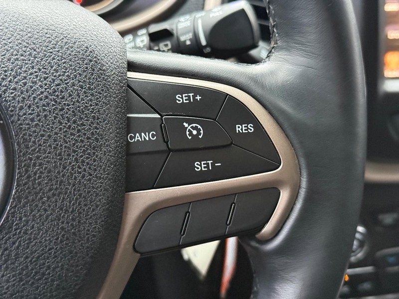 Used 2016 Jeep Cherokee Latitude image 21