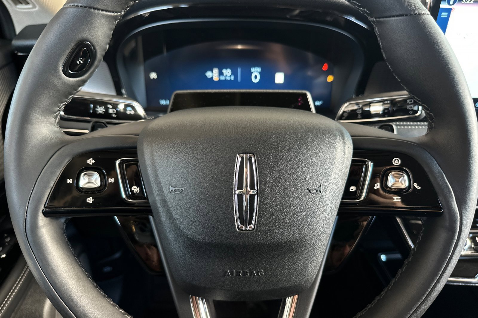 New 2025 Lincoln Corsair Reserve w/ Equipment Group 202A image 23