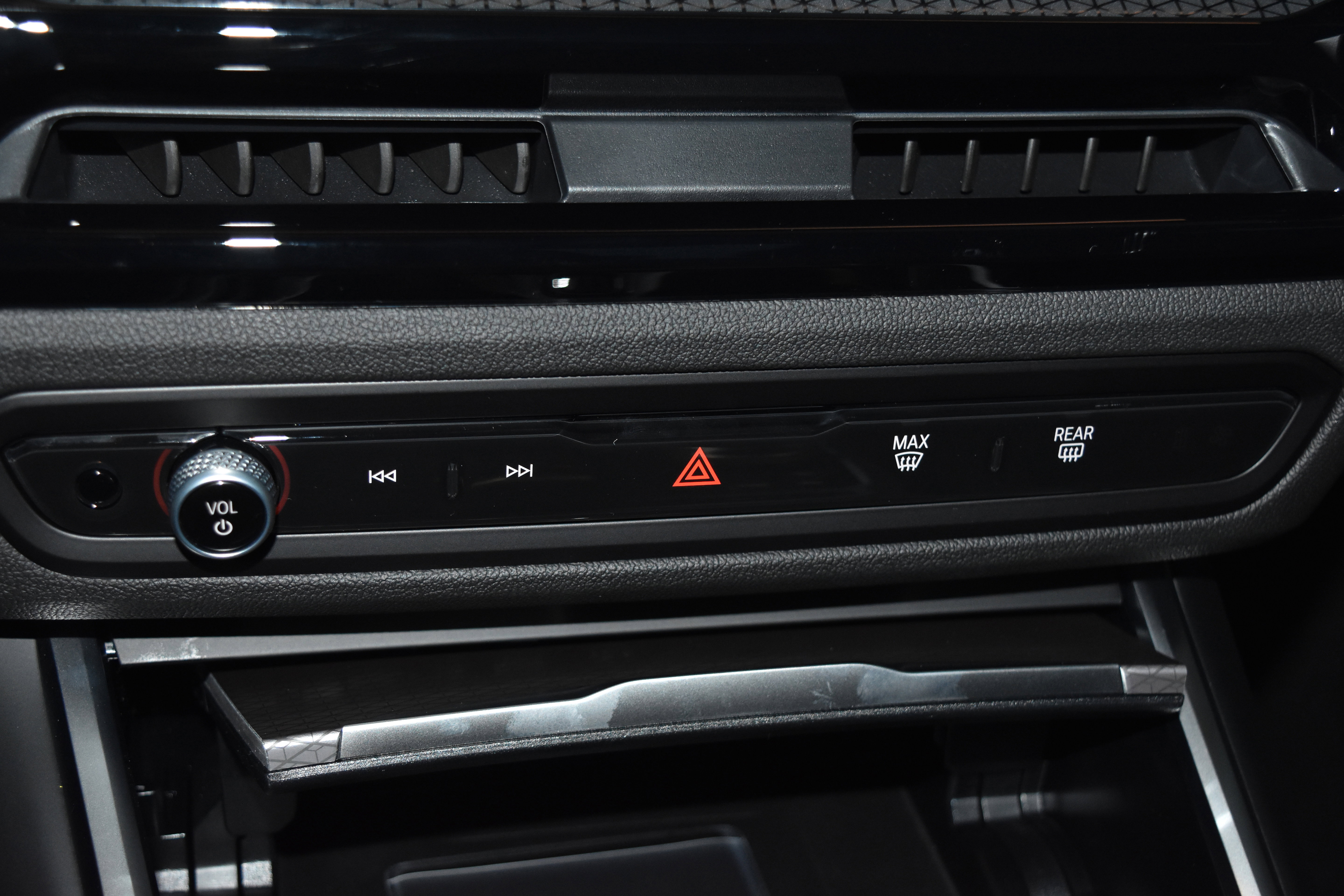 New 2026 BMW 330i xDrive Sedan w/ Premium Package image 12