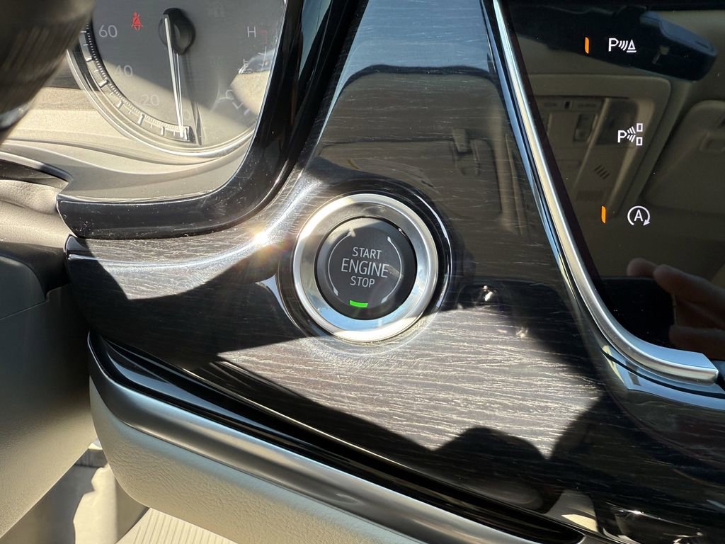 Used 2024 Cadillac XT6 Premium Luxury w/ Technology Package image 20