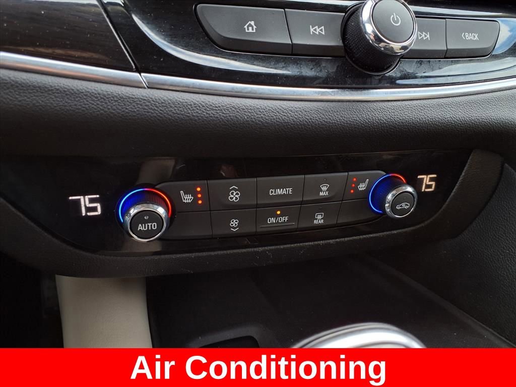 Used 2019 Buick Enclave Essence image 11