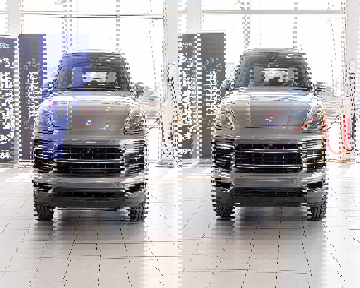 Used 2021 Porsche Cayenne E-Hybrid image 2