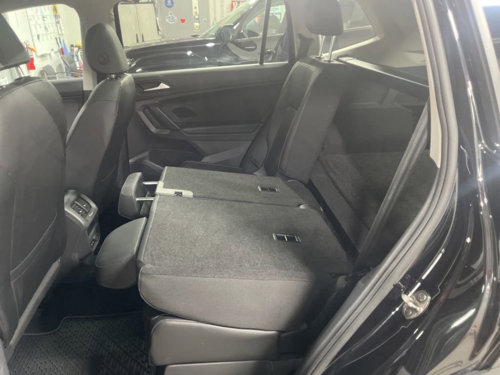 Used 2019 Volkswagen Tiguan SE w/ Panoramic Sunroof Package image 12