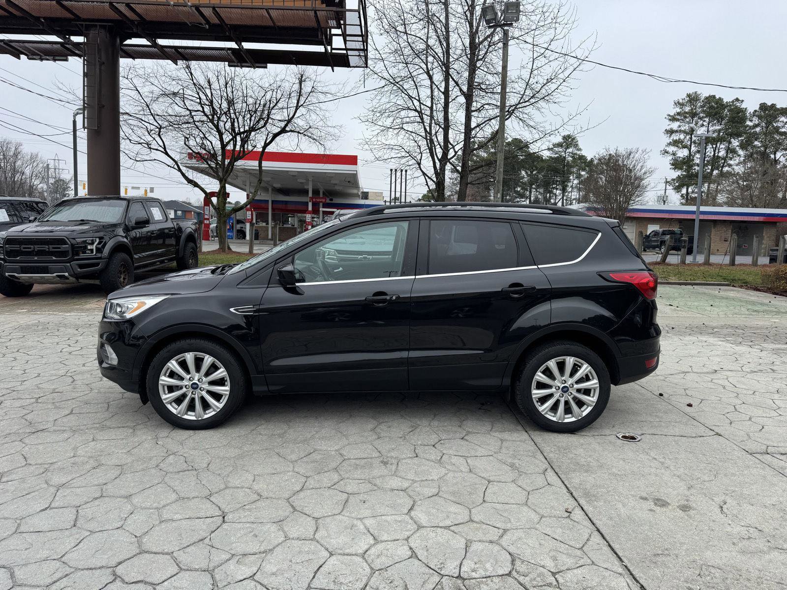 Used 2019 Ford Escape SEL image 9