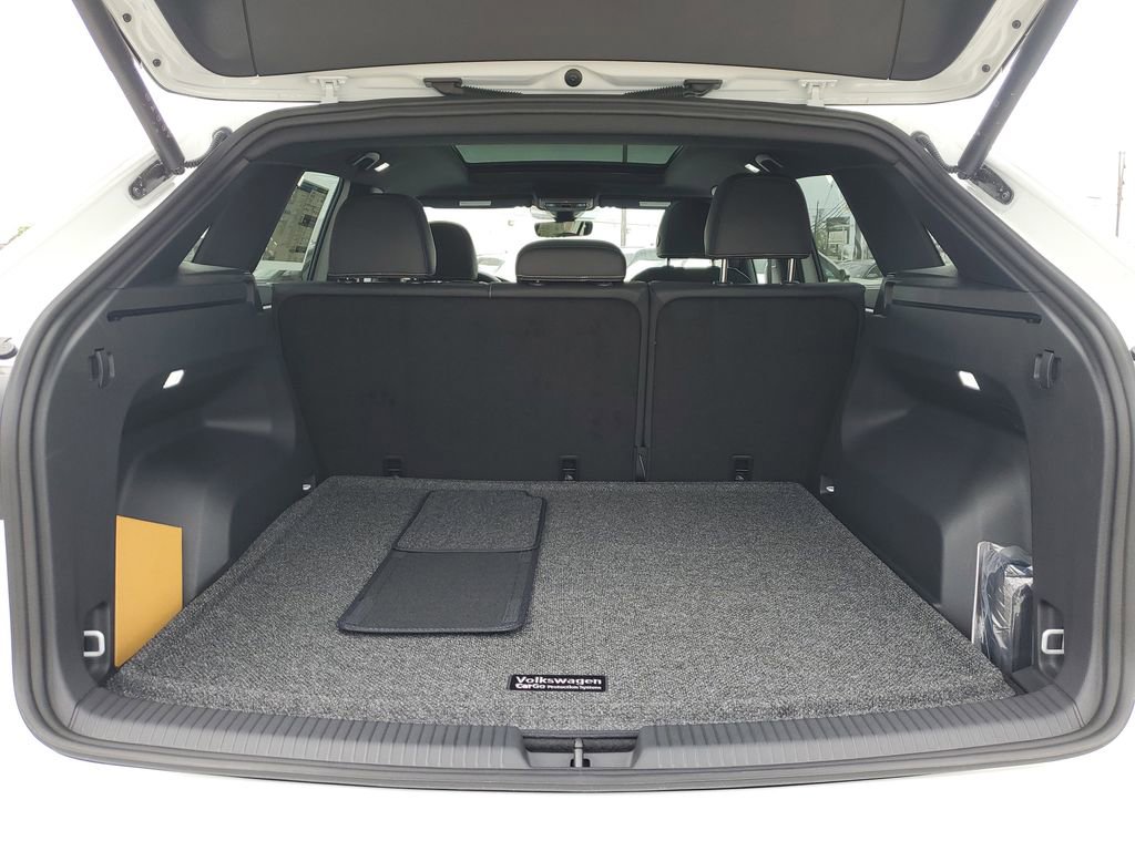 New 2026 Volkswagen Atlas Cross Sport SEL R-Line image 7