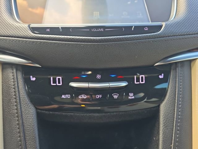 Used 2018 Cadillac XT5 Luxury w/ Driver Awareness Package FWD image 4