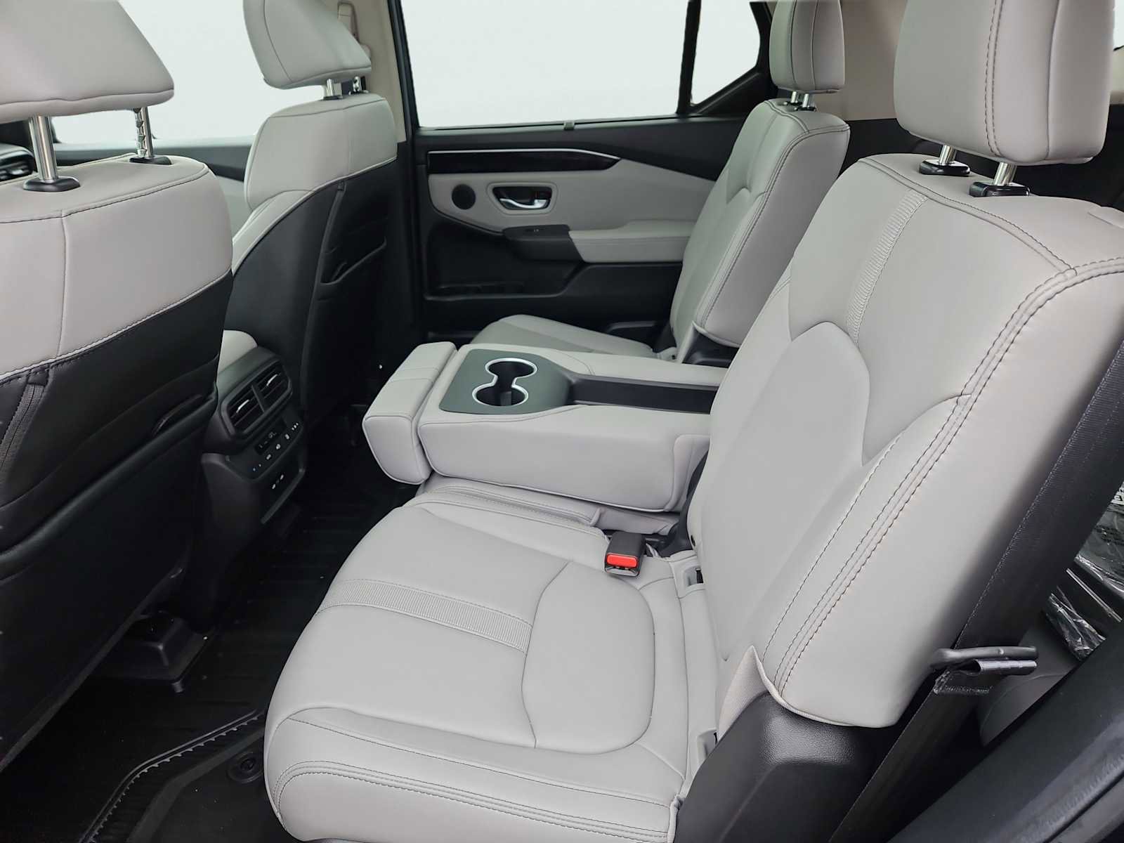 Certified 2025 Honda Pilot Touring image 36