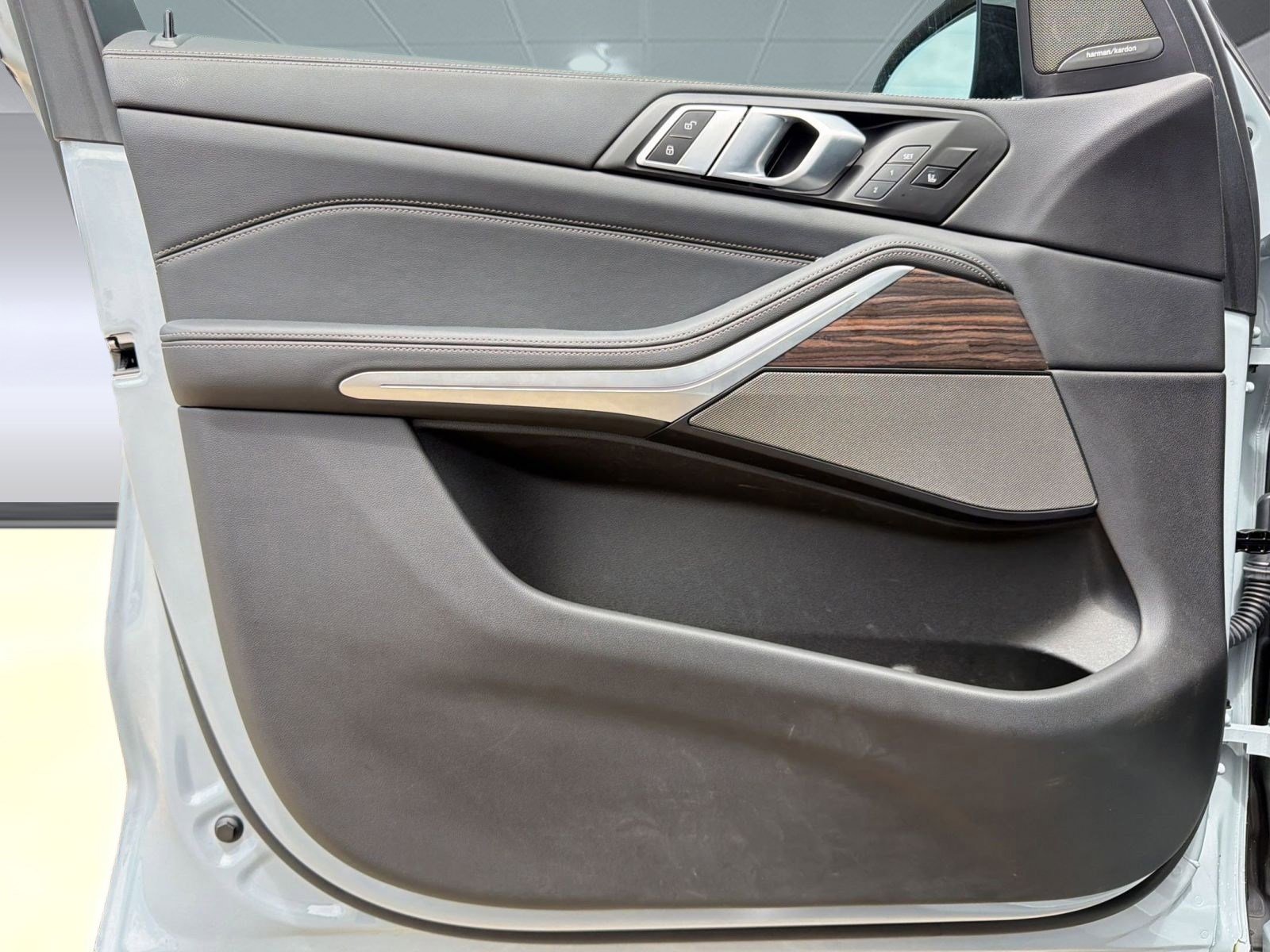 Used 2025 BMW X5 sDrive40i w/ M Sport Package image 12