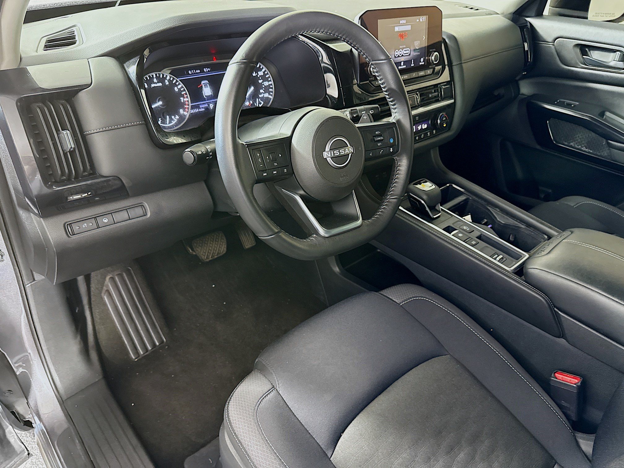 Used 2024 Nissan Pathfinder SV FWD image 23