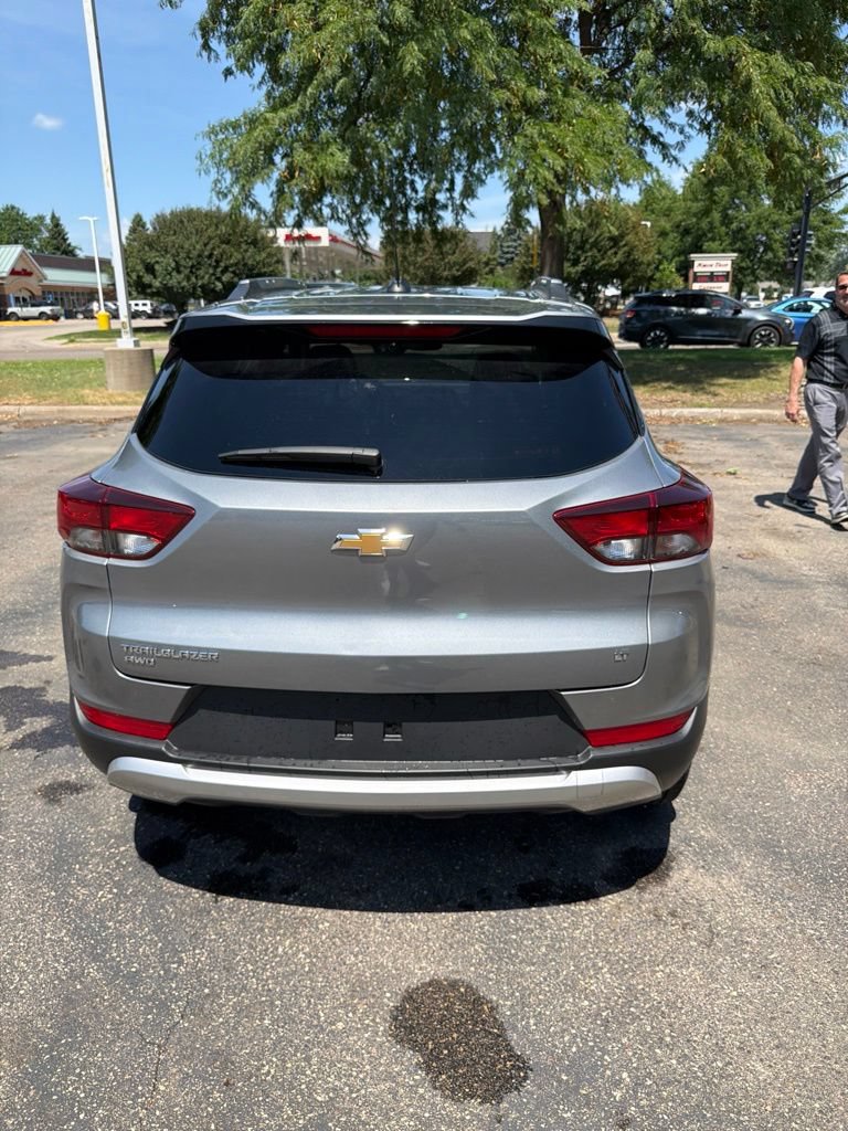 Used 2025 Chevrolet TrailBlazer LT AWD/4WD image 9