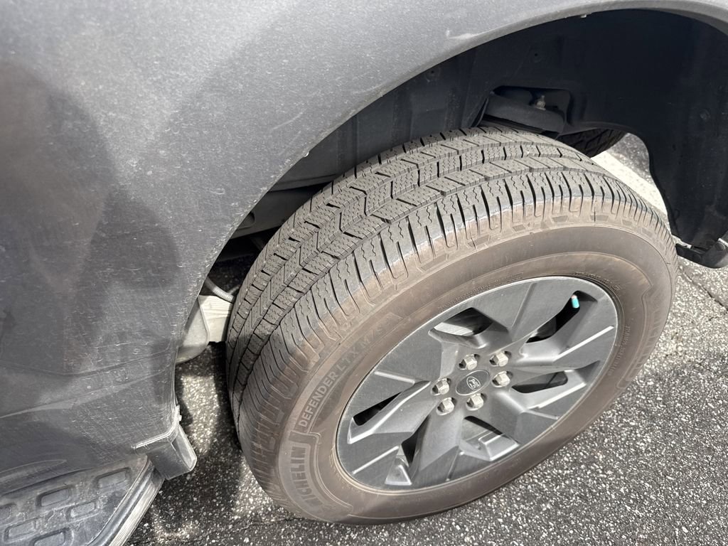 Used 2022 Ford F150 Lightning Lariat image 12