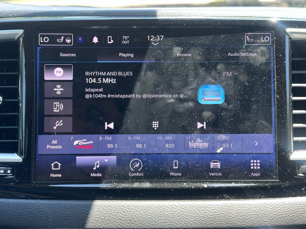 Used 2024 Chrysler Pacifica Touring-L FWD image 35