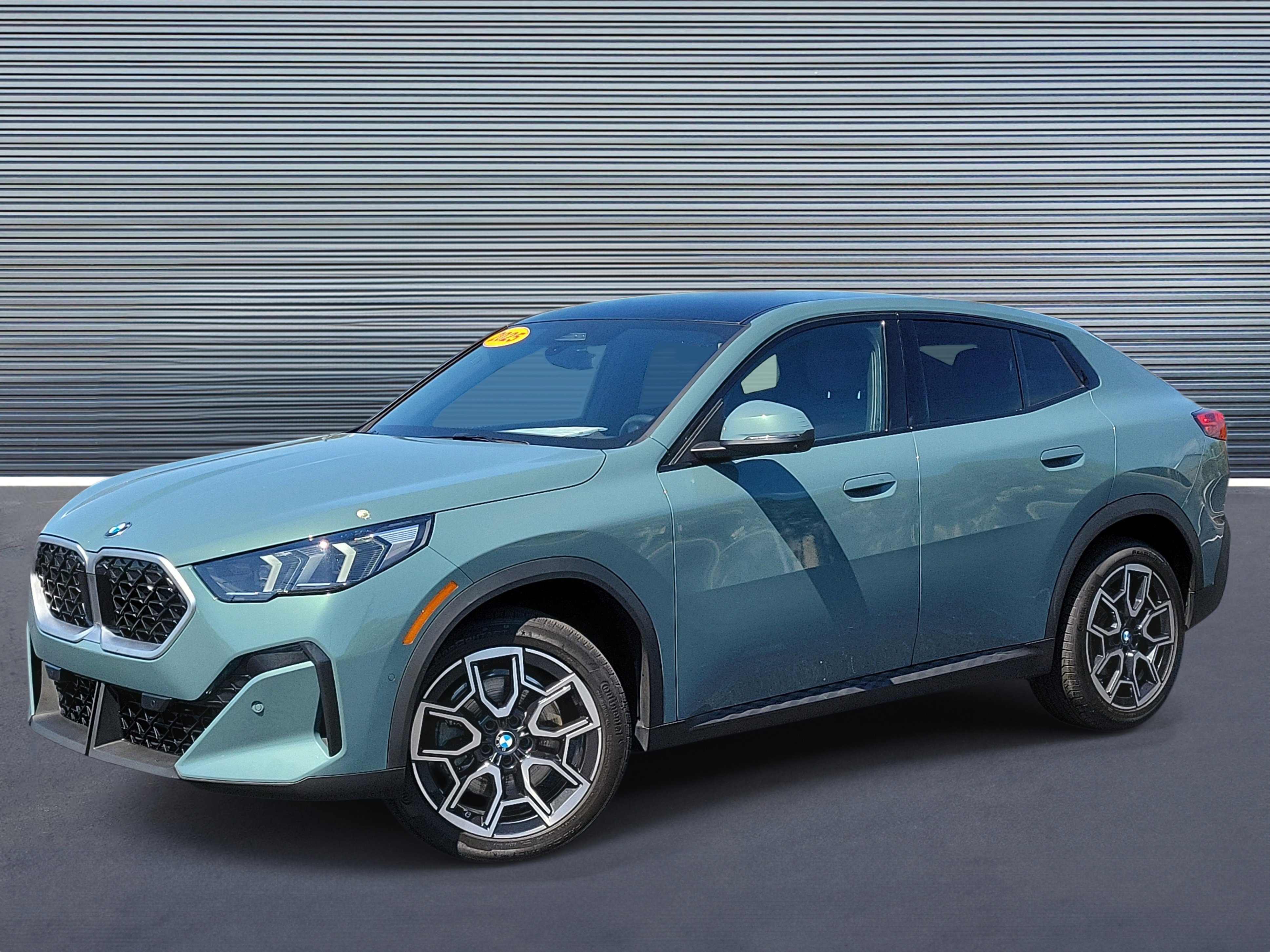 Used 2025 BMW X2 xDrive28i AWD/4WD image 1