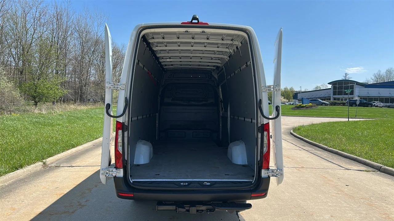 Used 2022 Mercedes-Benz Sprinter 2500 image 40