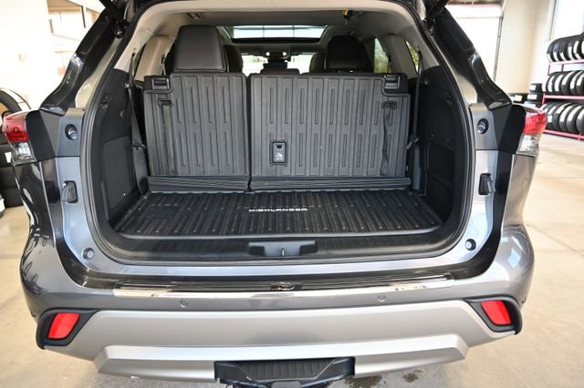 Used 2025 Toyota Highlander Platinum AWD/4WD image 33