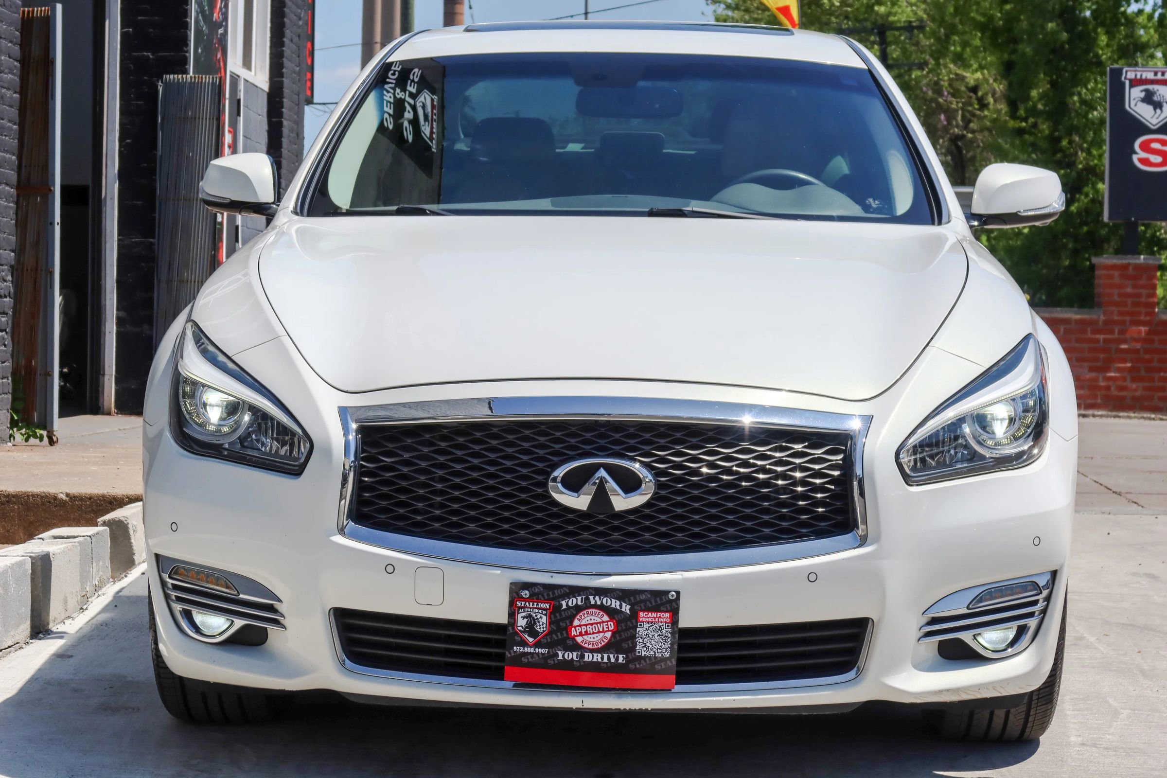 Used 2015 INFINITI Q70 3.7 AWD/4WD image 2