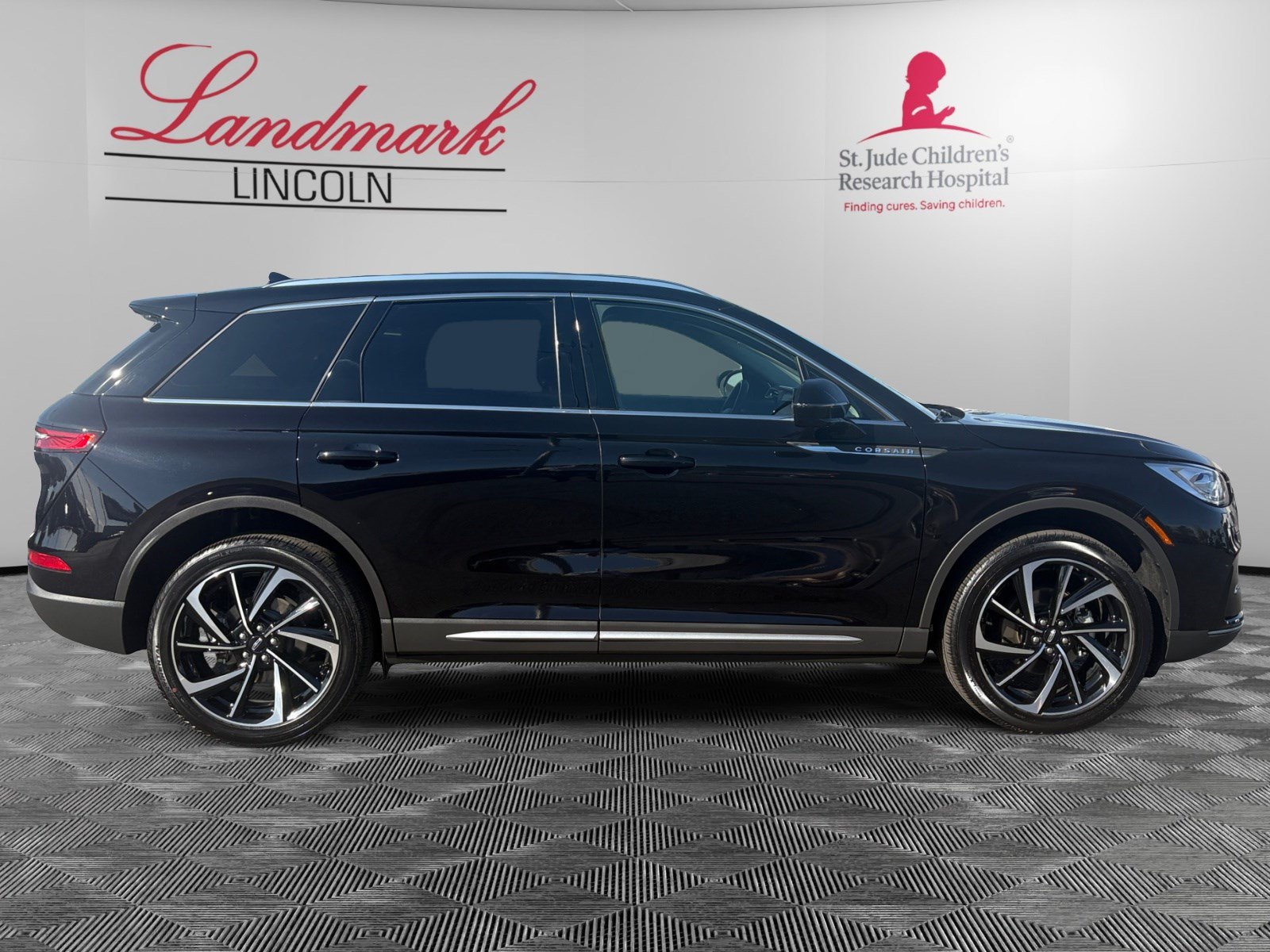 Certified 2024 Lincoln Corsair Reserve w/ Equipment Group 201A AWD/4WD image 6