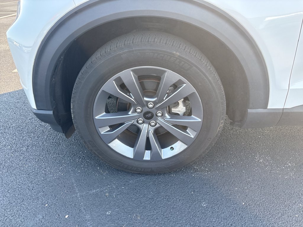 Used 2024 Ford Explorer XLT w/ Equipment Group 202A AWD/4WD image 9