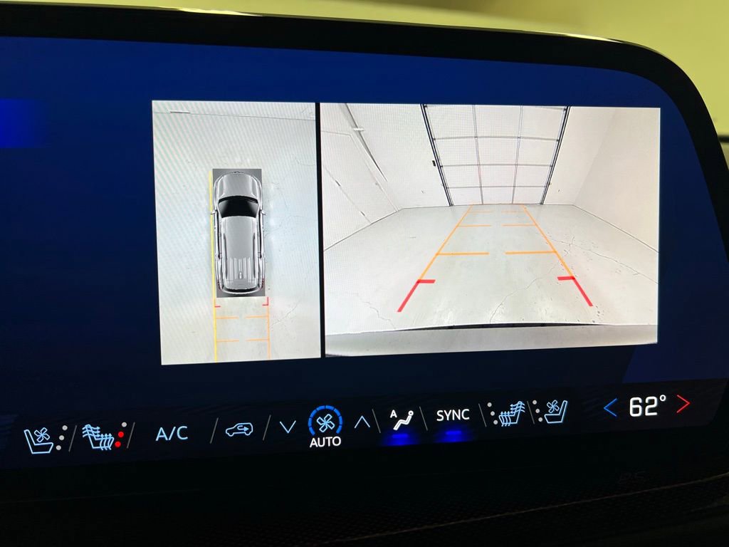 Used 2024 Chevrolet Traverse RS image 24